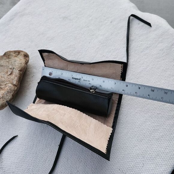 Black Minimalist Key and Card Holder - Picture 6 of 9